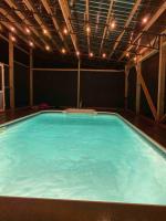 B&B Dandridge - Private Farmhouse with Hot Tub - Bed and Breakfast Dandridge