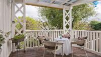 B&B Bowral - Hollyoak Cottage - Bed and Breakfast Bowral