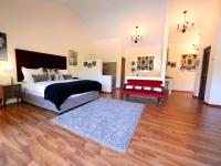 Deluxe King Suite