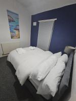 Your Happy Place-2 Bedroom House - B&B Liverpool