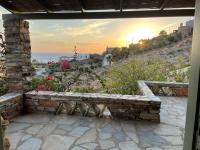 villa hibiscus with swimmimg pool see view few meters from beaches - B&B