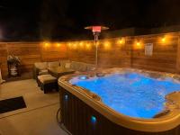 B&B Albuquerque - Cowboy Den-Hot Tub-Game Room-Pet Friendly-No Pet Fees! - Bed and Breakfast Albuquerque