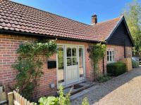 Lovely quiet cottage Sleeps 4 adults, 4 children, Dog Friendly - Chambres d’hôtes