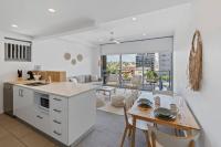 B&B Brisbane - Peaceful One Bedroom Residence with Parking - Bed and Breakfast Brisbane