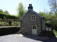 B&B Corwen - Hafannedd Cottage - riverside views - Bed and Breakfast Corwen