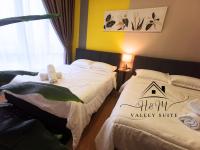 B&B Kuantan - H&M Valley Suite - Pool View - Bed and Breakfast Kuantan