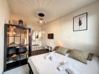 B&B Grenoble - Cosy appt, Hyper Centre Grenoble France - Bed and Breakfast Grenoble