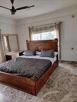 Chambre Lit King-Size - Vue sur Piscine