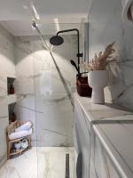 Bllok Zone -Scandi Apt Nr -2 Tirana -Self check-in - Bed and Breakfast Tirana