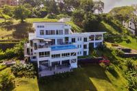 Luxury Hillside Estate at Nativa Resort - Bed and Breakfast
