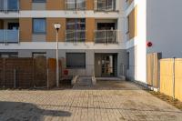 Stylish Beige Apartment with One Bedroom and Parking in Poznań by Noclegi Renters - B&B
