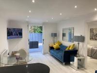 Hertford fabulous 2 bed garden apartment - Bed and Breakfast