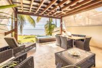 Breakfast Included Marina Town House at Puerto Bahia - Chambres d’hôtes