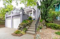 Capitol Hill Cutie - B&B