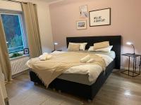 B&B Essen - Haus mit Garten - Kingbett - WIFI - Parkplatz - Bed and Breakfast Essen