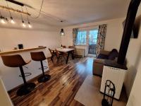 Apartment with Mountain View