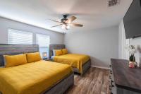 Spacious Family Home Near Seaworld and LAFB - B&B