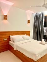 Deluxe Double Room (2 Adults + 1 Child)