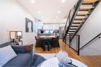 B&B Seattle - Ballard's Pet-Friendly Mid Century Home + Rooftop Deck - Bed and Breakfast Seattle