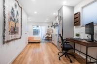 Ballard's Pet-Friendly Mid Century Home + Rooftop Deck - Bed and Breakfast Seattle