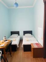 Zweibettzimmer mit Gartenblick