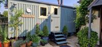 B&B Yatton - Elmdale Hut - Shepherds Hut - Bed and Breakfast Yatton