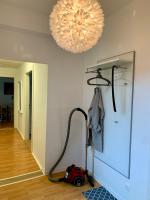 Große Ferienwohnung Nähe Stadtpark, 4 Schlafzimmer, gemütliches Wohnzimmer, Terrasse, Parkplatz - Ferienwohnung