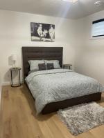 Stylish 2 Bedroom suite in SW Edmonton close to Windermere and Edmonton International Airport - B&B Edmonton