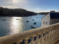 Appartement au port de Sauzon avec terrasse et TV - FR-1-418-235 - Bed and Breakfast