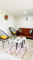 Cozy Living by Miranda, Acacia - 2 BDR, 4 beds, 3 Bthrms, Unlimited WIFI, Free Parking, Netflix - Chambres d'hôtes Kampala