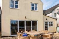 Tolkien View House in Oxford By Beds Away Short Lets & Serviced Accommodation With Outdoor Fireplace & Free Private Parking - Ferienwohnung