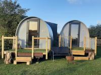 The Fox Pod at Nelson Park Riding Centre Ltd GLAMPING POD Birchington, Ramsgate, Margate, Broadstairs, also available we have the Pony Pod and Trailor Escapes converted horse box - Chambres d'hôtes Birchington-on-Sea