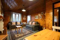 B&B Ffestiniog - Cozy Log Cabin Retreat in Rural Wales - 2 Bedrooms & Parking by Seren Short Stays - Bed and Breakfast Ffestiniog