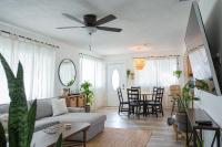 B&B Jacksonville Beach - Corner Casa (w Bikes!) Beach Home (3bd/2ba) - Bed and Breakfast Jacksonville Beach