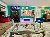 Tranquil ZEN Pool WATER Front King,Near Beaches,Nightlife, Hard Rock,Shopping,Paradise - Bed and Breakfast Hallandale