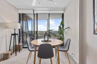 Top Floor! 2Bed/2Bath/1Car/Pool ~ VIEWS ~ CBD - B&B Brisbane
