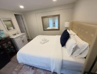 Guest House next to Little Italy - Bed and Breakfast