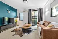 Tasteful Teneriffe! ~ 1Bed, 1Bath, 1Car, Balconies - B&B