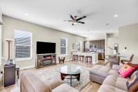 Bright & Spacious Modern Home, Mountain Views, Walk to Downtown - B&B Woodland Park