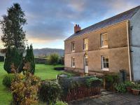 Fferm Glanyrynys Farm - B&B Carmarthen