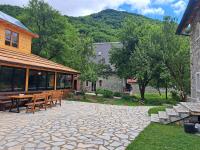Villa Gjeçaj Guesthouse and Restaurant - Chambres d’hôtes