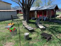 Grand Canyon Ranch Home - Western History - Big city lot - AC! - Bed and Breakfast