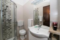 Three-Bedroom Apartment with Lake View