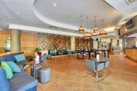 Resort Style Escape King Bed Pool Balcony - Bed and Breakfast Darwin
