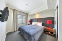 Resort Style Escape King Bed Pool Balcony - Bed and Breakfast Darwin