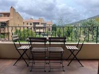 Belle Appartement et grand balcon avec vue sur le Mont Paradis - B&B Carqueiranne