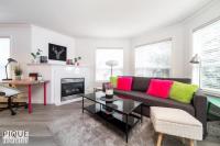 B&B Edmonton - The Neon Palace - KingBed - Fireplace - Netflix - UG Park - Bed and Breakfast Edmonton