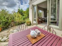 Stone Walled Garden View - Bed and Breakfast Knysna