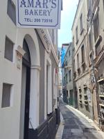 Charming Central Ground Home just off Main ST! - Ferienwohnung Gibraltar