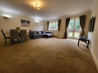 B&B Surbiton - Rare Contemporary 5 Bed London Home 7min - Station - Bed and Breakfast Surbiton